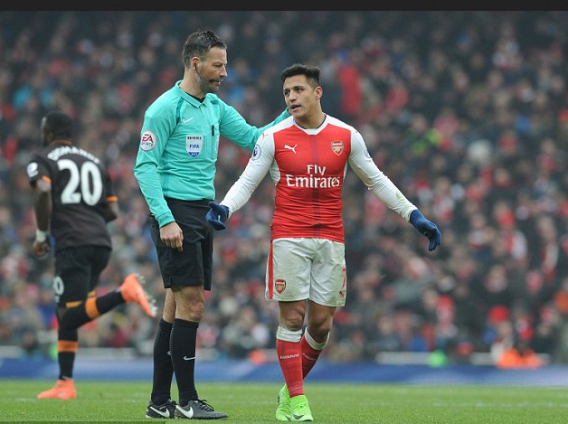 足球守门员马丁内斯精彩扑救 足球守门员马丁内斯精彩扑救